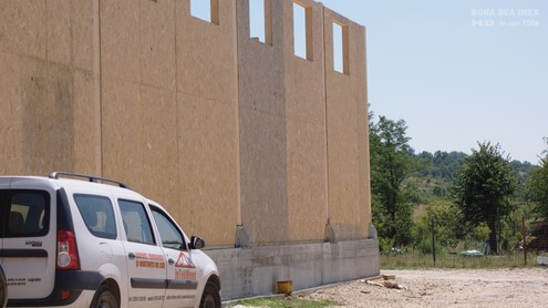 Hale pe structuri din lemn