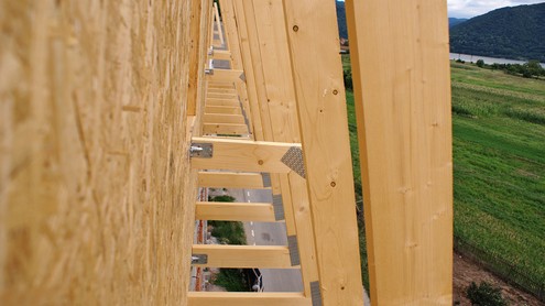 Mansarda cu structuri din lemn pentru blocuri